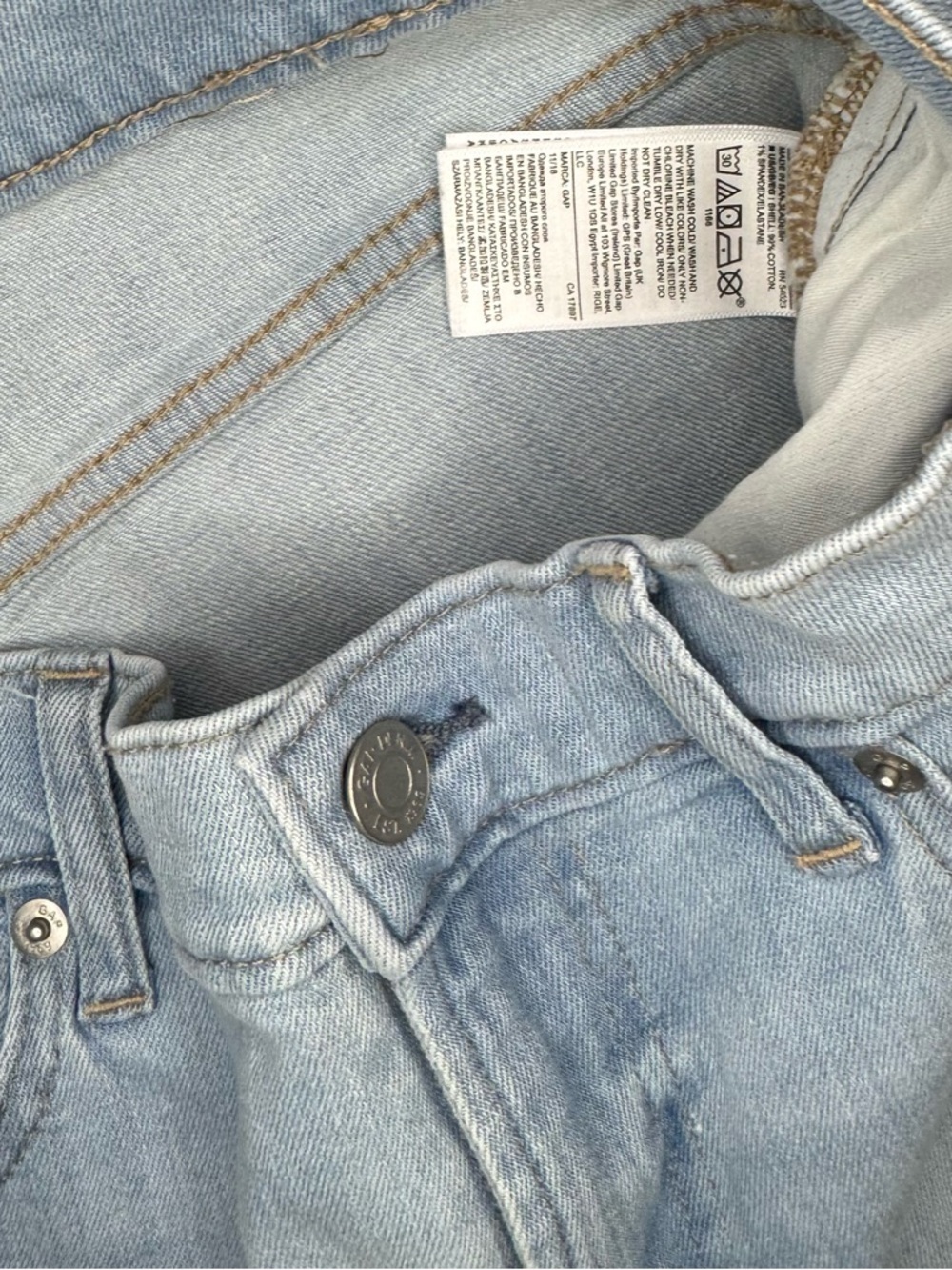 GAP Girlfriend Jeans Women’s 29 Light Wash Distressed Straight Leg Denim - Picture 3 of 6